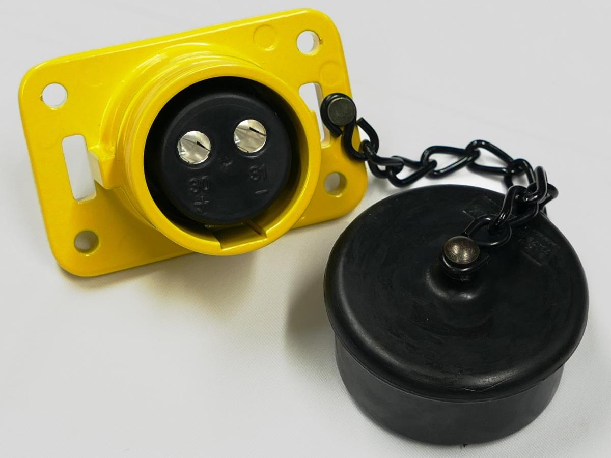 Bild 2-polige 24 Volt Steckdosen mit Gummikappe 35 mm2, 50 mm2, gelb